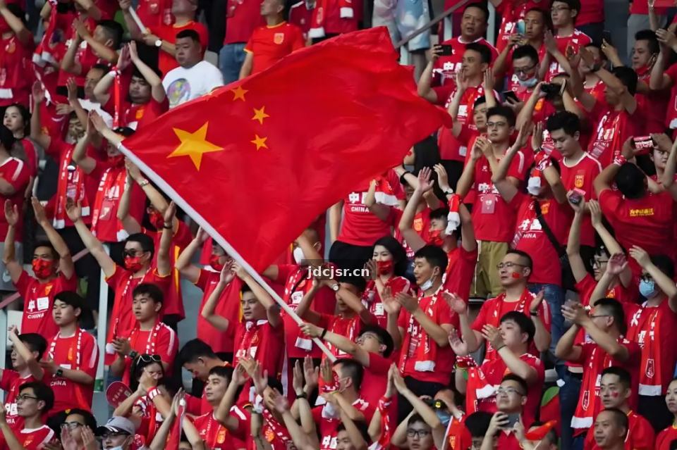 体球网编辑部工作场景配图